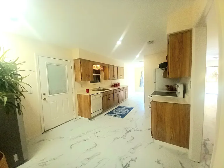 1304 Bender Ave — Photo 6