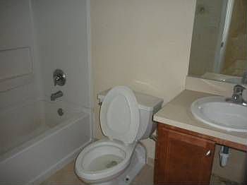 3rd image of 606 SW 1st St #606