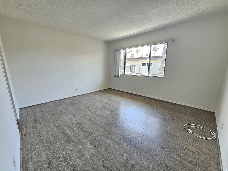 933 5th St #7 — Photo 10