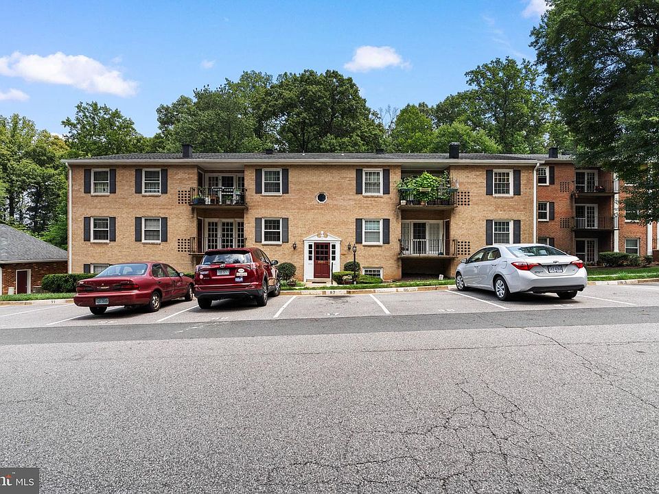 1st image of 3901 Lyndhurst Dr APT 201