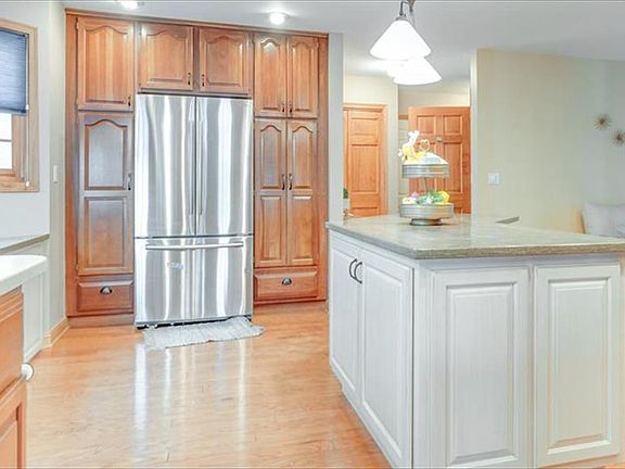 2nd image of 1529 1st St