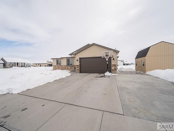 2nd image of 2400 N Roy Dr