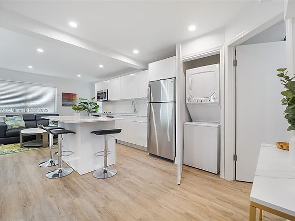 3rd image of 1351 Euclid Ave APT 2