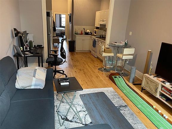 3rd image of 195 King St E #2