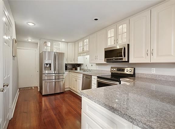 3rd image of 1100 Royal St #9