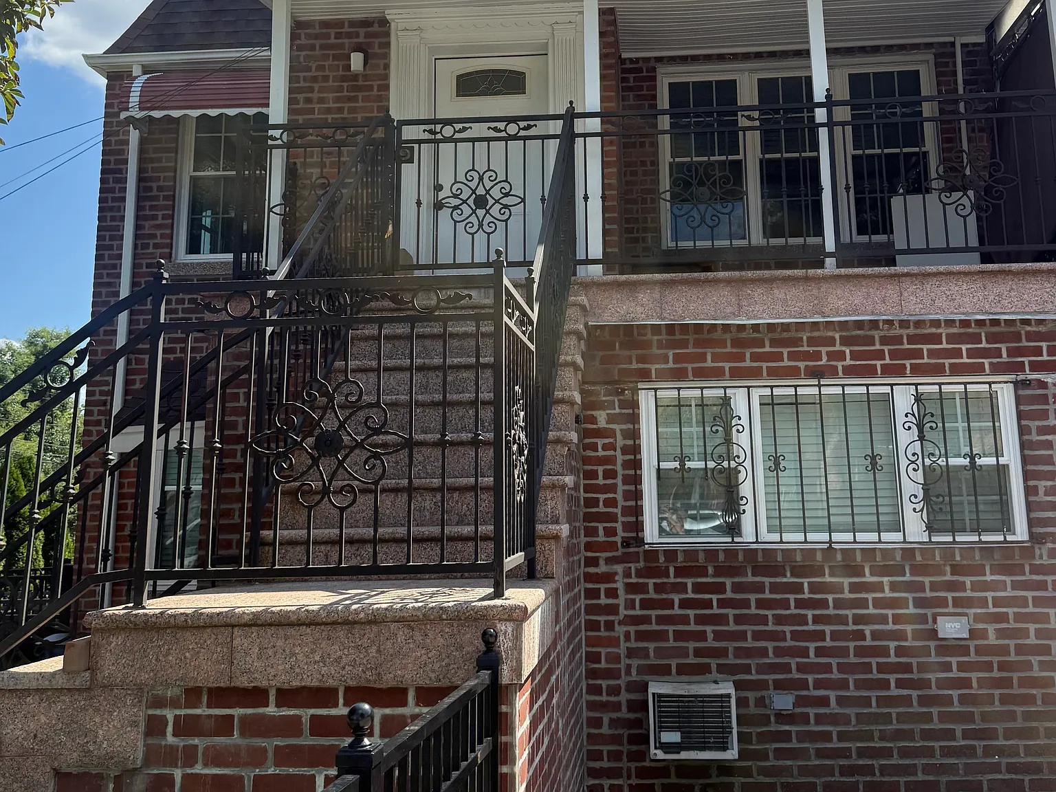 3 bed, 1300 sqft, $3,300 — Photo 1