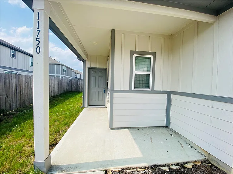 11750 Armadale Dr — Photo 4