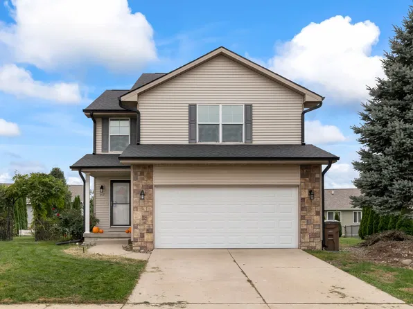917 35th St SW, Bondurant, IA 50035