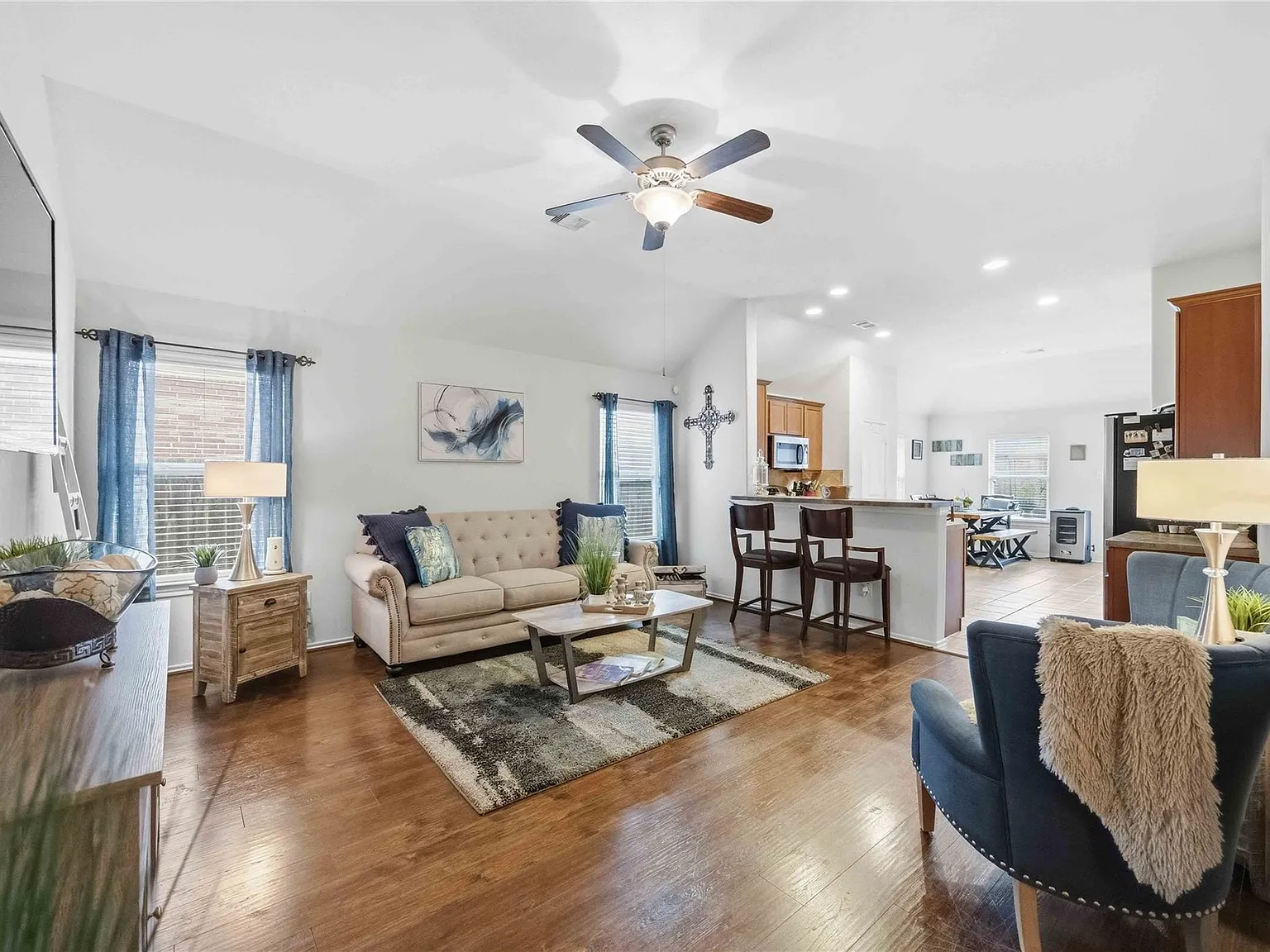 3 bed, 2.0 bath, $1,995 — Photo 3