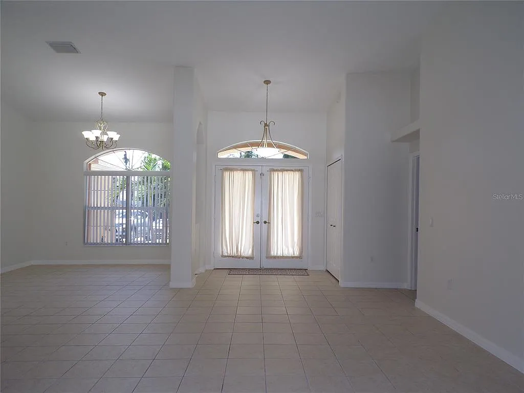 3 bed, 2.0 bath, 1863 sqft, $1,995 — Photo 2