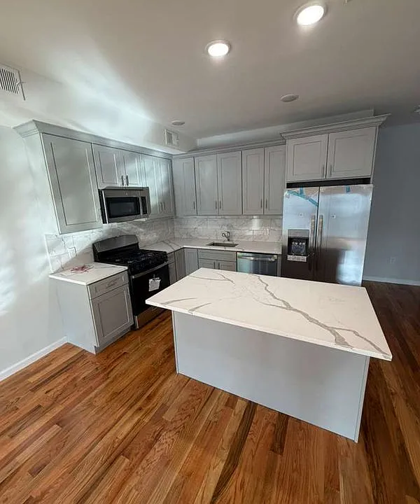148 Dewey St #3