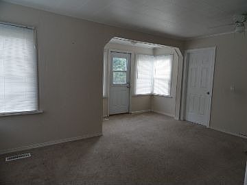 4th image of 3123 Trenton Ave NE
