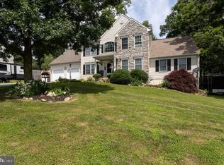 112 Meadowview Dr, Gap, PA 17527