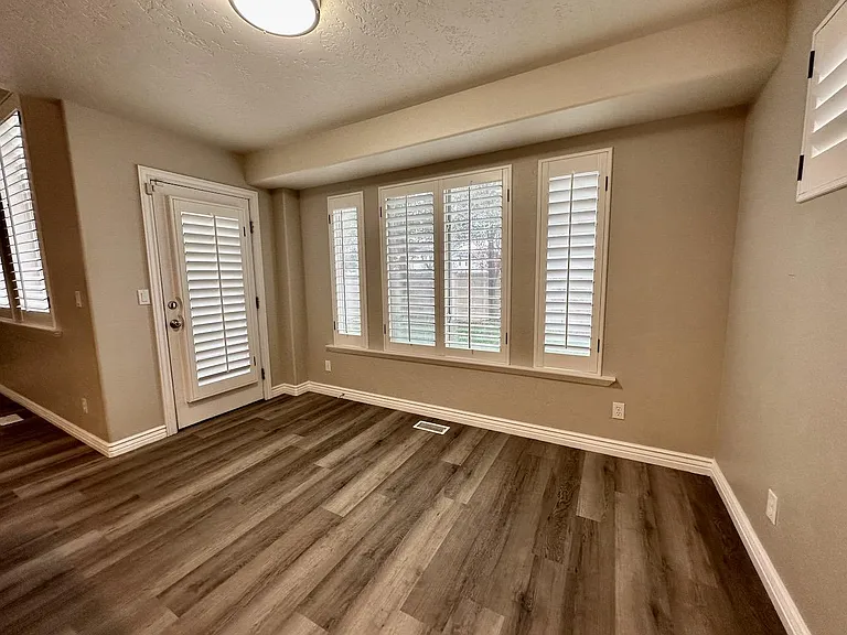 927 E Montana Vista Ln — Photo 8