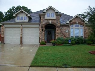 2743 Meadow Lake Dr, Grand Prairie, TX 75050