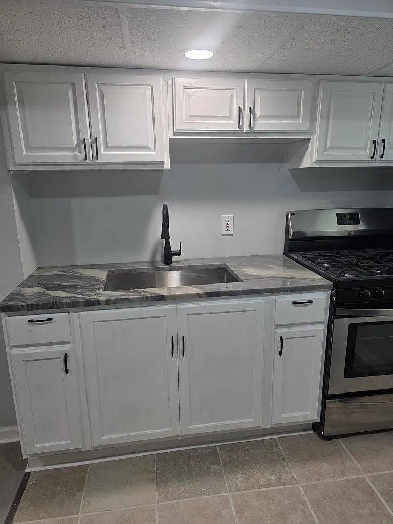 1 bed, 1700 sqft, $1,200 — Photo 2