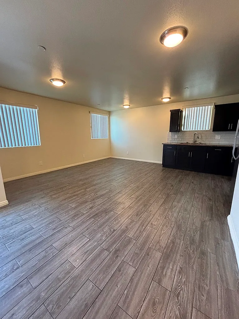 3 bed, 1189 sqft, $3,650 — Photo 3