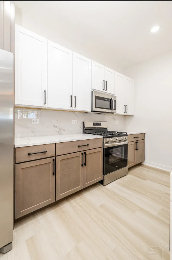 1058 N Central Park Ave — Photo 4