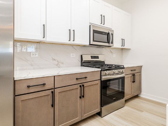 4th image of 1058 N Central Park Ave #1