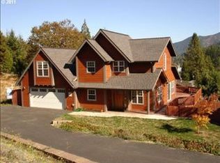 127 Canyon View St, Canyonville, OR 97417