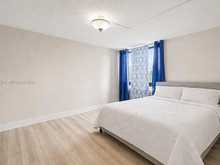 9800 W Bay Harbor Dr #406 — Photo 3