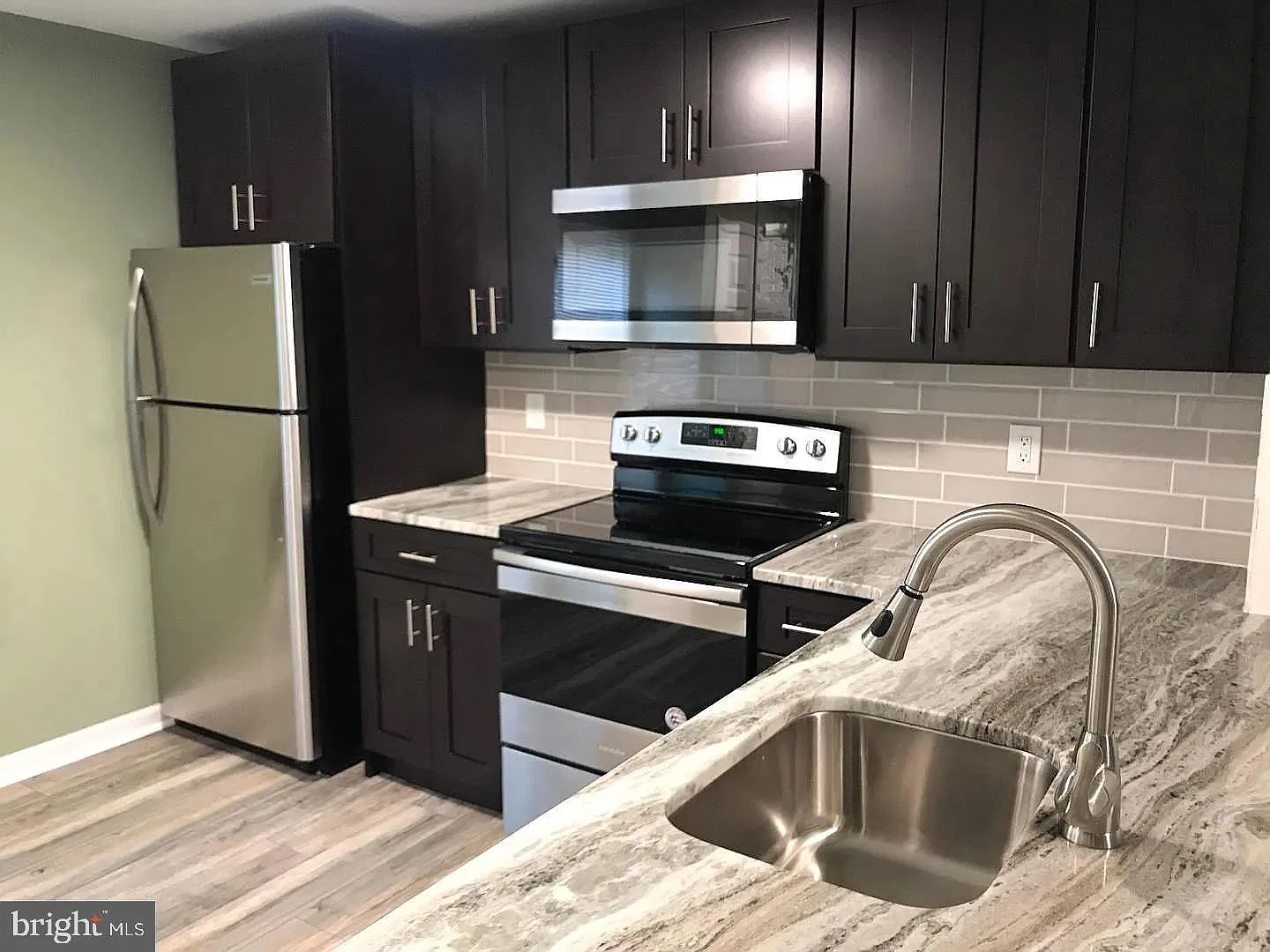 2 bed, 2.0 bath, 1180 sqft, $2,000 — Photo 2