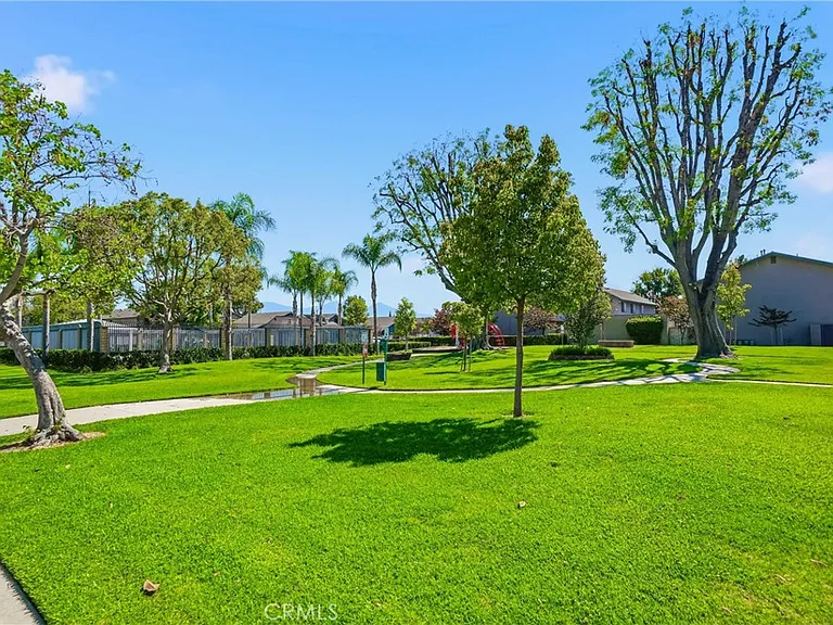 850 Windwood Dr — Photo 36