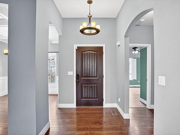 3rd image of 634 N Rockingham Avenue