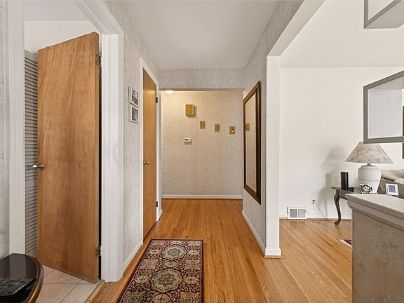5th image of 191 Spruce Ln