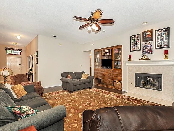 2nd image of 2906 Pinecrest Ct