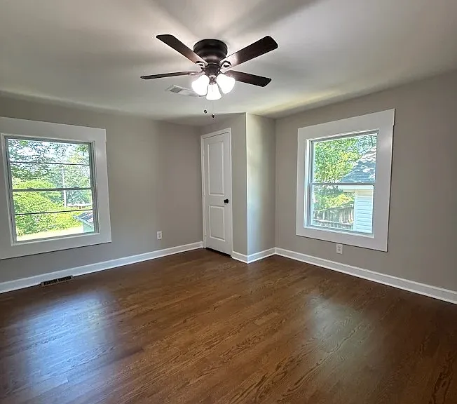528 Barrington Dr — Photo 11