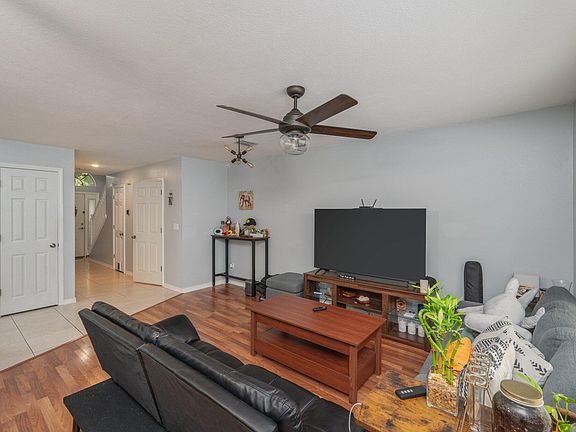 5th image of 529 Taylor Cir