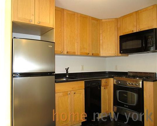 3rd image of 273 Mott St APT 4R