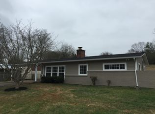 8221 SW Tamarack Rd, Knoxville, TN 37919
