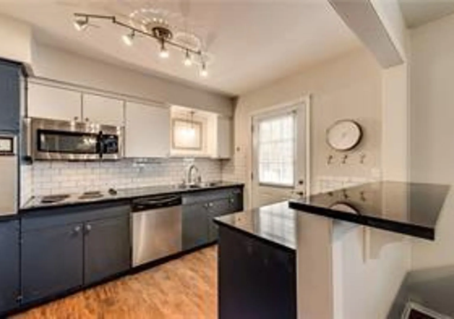 Cozy 2 Bedroom Condo minutes from SMU! — Photo 1