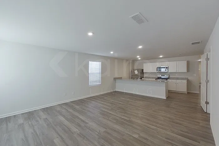 3 bed, 2.5 bath, 1648 sqft, $1,675 — Photo 4