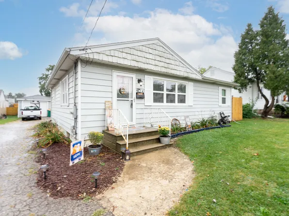 615 E 12th St, Lockport, IL 60441