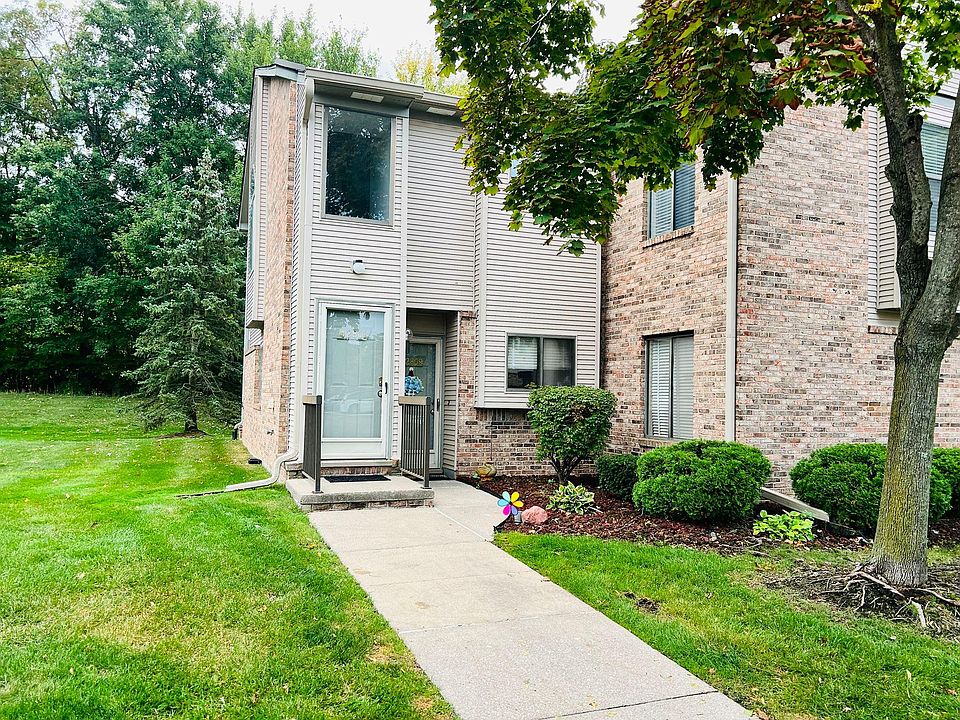 42811 LILLEY POINTE- END UNIT