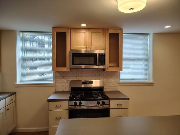 5th image of 3224 N Leavitt St #G