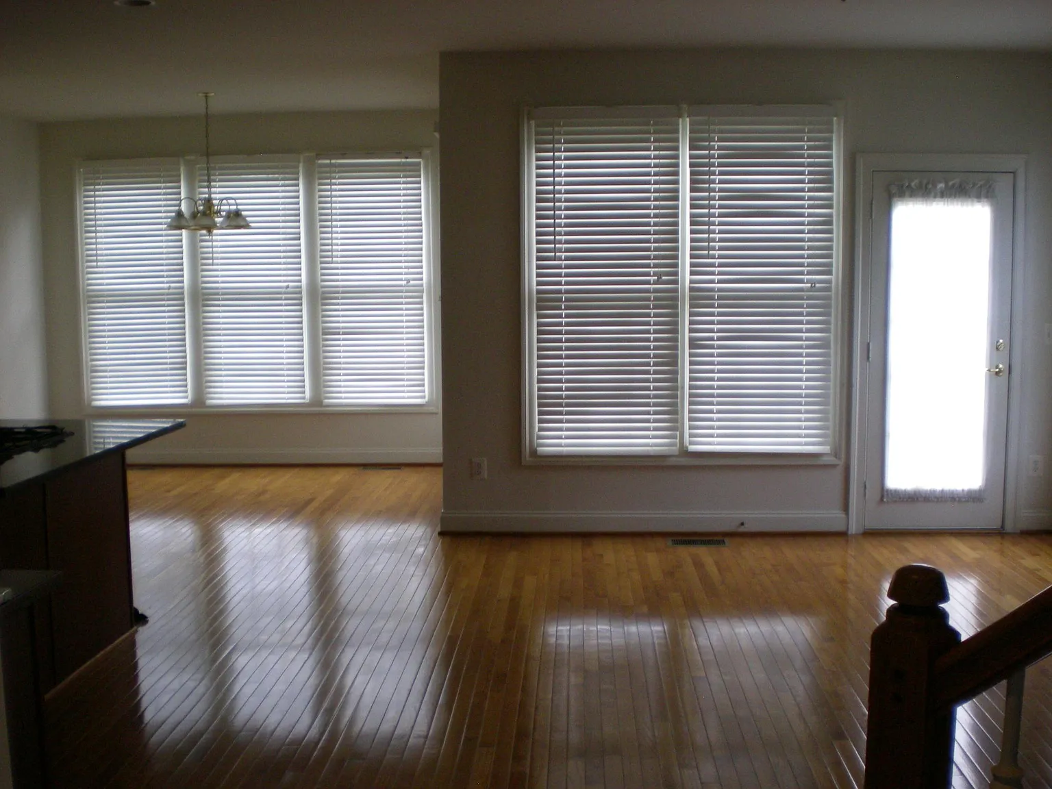3 bed, 3.5 bath, 2600 sqft, $3,390 — Photo 2