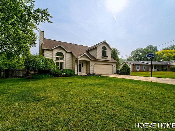 3rd image of 155 Sorrento Dr