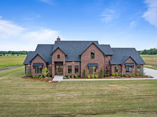 31560 E Two Socks Dr, Broken Arrow, OK 74014