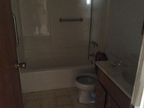 5th image of 9080 Elm Ave