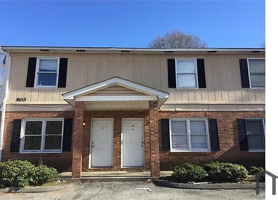 2 bed, 1000 sqft, $1,100 — Photo 2