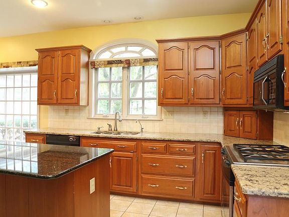 5th image of 2126 Waterford Dr