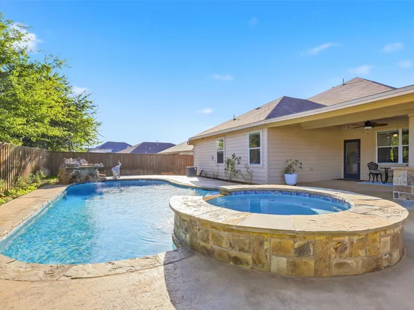 521 Bailer Dr, Crowley, TX 76036