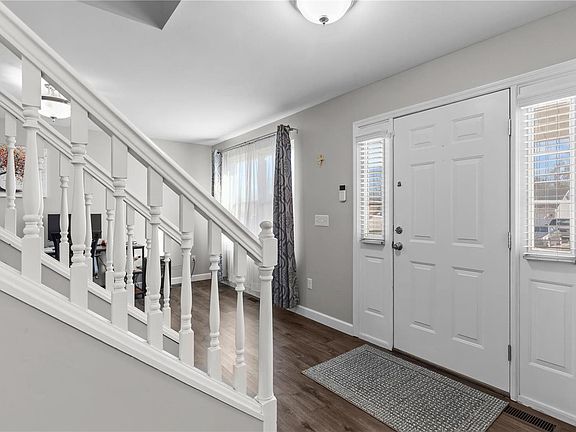 2nd image of 7 Feise Forest Ct