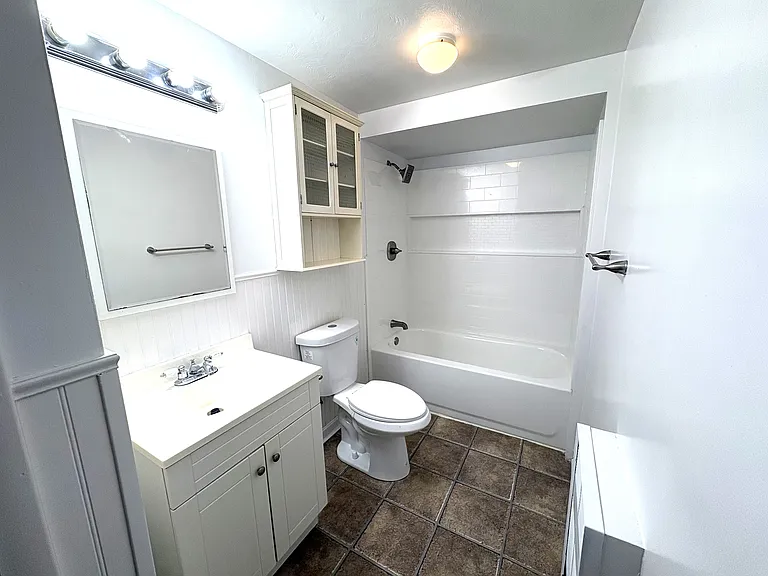 100 Bowman St #102 — Photo 9