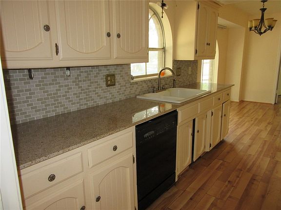 4th image of 3505 Meadow Ln