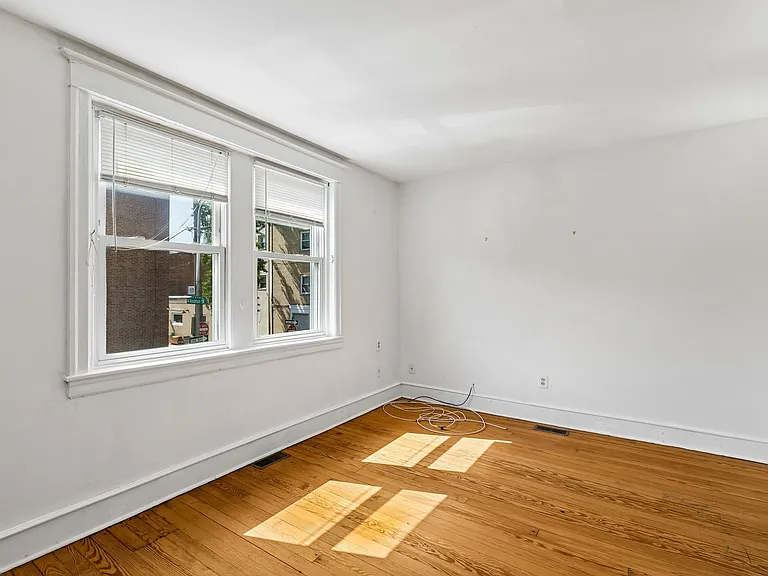 527 S 7th St — Photo 20